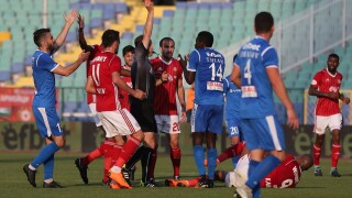 Един мач наказание за Тиам от 