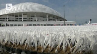 Футболен терен от чаши за бира (ВИДЕО)