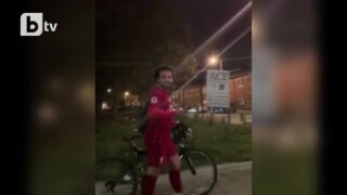 Салах си тръгнал с колело от Саутхемптън (ВИДЕО)