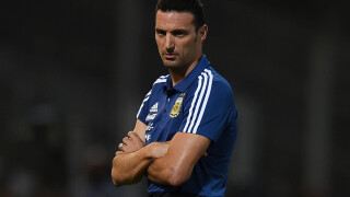 Кола блъсна треньора на Меси (СНИМКА)