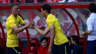 С кръвта на Кройф и Гулит: Наследникът им Максим дебютира на футболния терен (ВИДЕО)