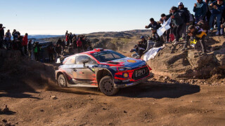 Нювил увеличи аванса си на върха с триумф в Аржентина