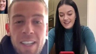 Футболистът, който дава сили на голямата героиня (ВИДЕО)