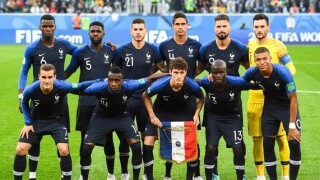 Френските национали подкрепиха медиците: Вие ще спечелите този мач! (ВИДЕО)