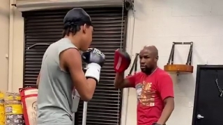 Повлиян от смъртта на чичо си: Мейуедър иска да стане най-добрият треньор (ВИДЕО)