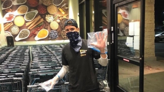 Григор на пазар: Пликове, вместо ръкавици (СНИМКА)