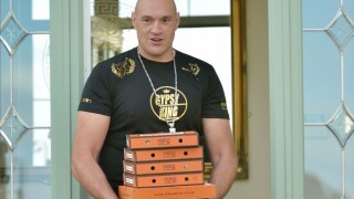 Вечерята на семейство Фюри - планина от пица и пилешко