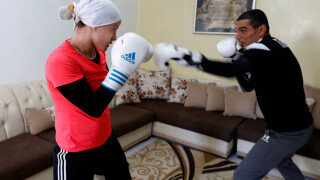 Холът като боксов ринг, кварталът като фитнес 