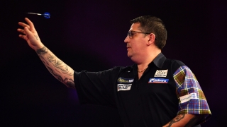 Дисквалифицираха играч на дартс заради слаб... интернет