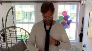 Мисията изпълнена: Клоп вече може да връзва вратовръзка (ВИДЕО)