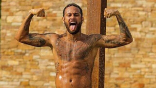 Неймар залага, докато дъщеря му празнува рождения си ден (ВИДЕО)