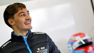 Формула 1 вкъщи: Тренировки за... врат (ВИДЕО)