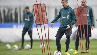 Роналдо извади нов трик от крачола си (ВИДЕО)