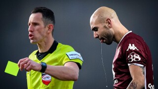 Плюеш по терена, получаваш жълт картон