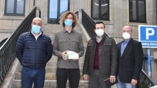 Божидар Краев дарява защитно облекло на португалска болница