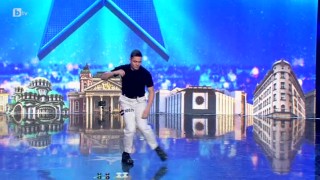 Георги Стоянов показва йо-йо умения