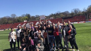 Турицов помогна на абитуриенти да поканят учителка на бал