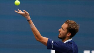 Медведев се завърна към тренировките