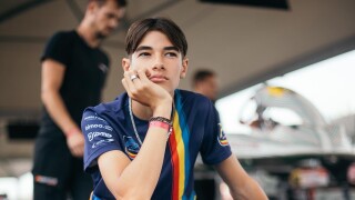 Никола Цолов дебютира във Формула 4 с полпозишън 