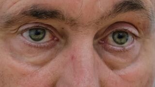 Мъри през сълзи: Тръгвам си, за да не ме изгонят с камъни (ВИДЕО)