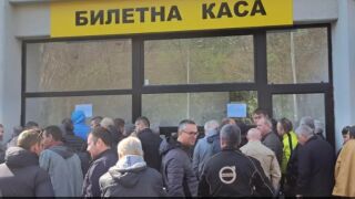 Истерия за билети преди Ботев - Левски (СНИМКИ+ВИДЕО)