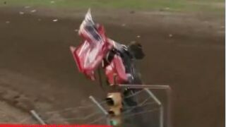 Звезда от NASCAR със счупен гръбнак след зверска катастрофа (ВИДЕО)