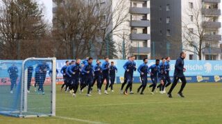 Футболистите на Мюнхен 1860 се освежават с ракия