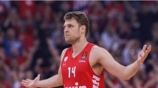 Везенков отново се оказа загадка за Фенербахче (ВИДЕО) 