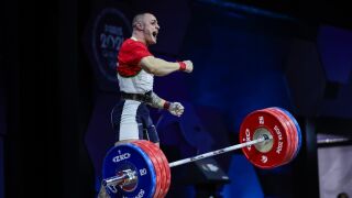 Като на шега: Карлос Насар вдига за световен рекорд (ВИДЕО)