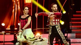 "Ти беше истински мъжкар!": Корида с Папи Ханс в "Dancing Stars" (ВИДЕО)