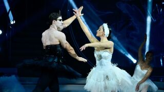 Виктор от "Ергенът" с танц, който никога не е бил изпълняван досега в "Dancing Stars" (ВИДЕО)