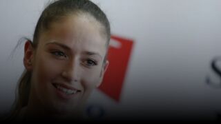 Владинова дебютира като главен съдия на Световната купа в София