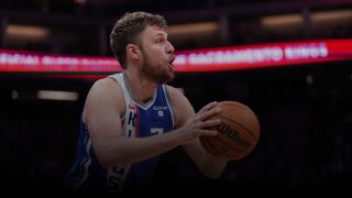 Торонто обяви Александър Везенков