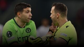 Кога два жълти картона не правят червен? (ВИДЕО)