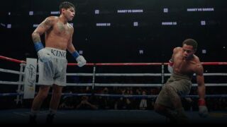 Лудият Гарсия шокира Хейни с 3 нокдауна, но не стана шампион