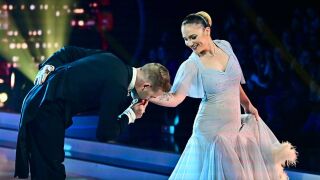 "Новата олимпийска шампионка по танци"!: Ивет Горанова показа класа в "Dancing Stars" (ВИДЕО)