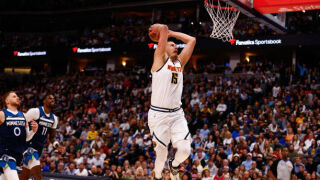 Извънземни ли са? 61 точки за Йокич, 52 за Къри