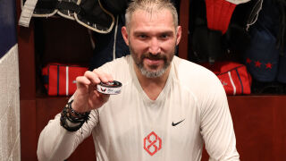 Александър Овечкин би рекорд и на Марио Лемьо