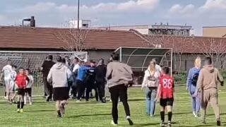 Масов бой на детски мач в Асеновград (ВИДЕО)
