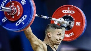 Преди 11 месеца слагаше гипсокартон, днес излиза за европейски медал