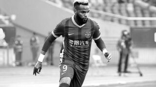 Футболист падна от 11-ия етаж. Подозират брат му