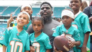 NFL звезда държи бебе на балкона. Полицията се намеси (ВИДЕО)