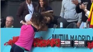 Новата? Гришо целува бившата на Роналдо и Момоа (ВИДЕО)