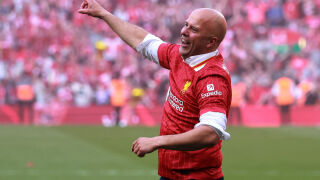 Учи се от най-добрия: Арне Слот върна жеста (ВИДЕО)