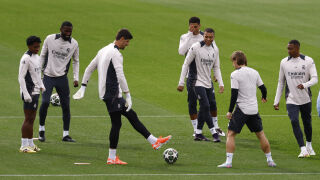 Лука Модрич налетял на бой на с 20 см по-висок съотборник