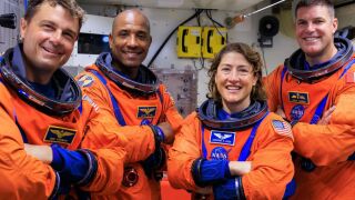 Кристина Кох - първата жена, която полетя към Луната, мечтае за звездите от дете!  (СНИМКИ+ВИДЕО)