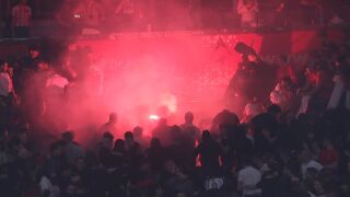 Дербито остана на заден план: Фенове на Звезда биха жандармерията с колани (ВИДЕО)