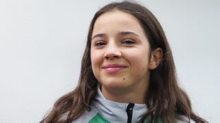 Малена Замфирова вече играе футбол с брат си на патерици (ВИДЕО)