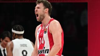 Мощен Везенков качи Олимпиакос еднолично на върха в Евролигата