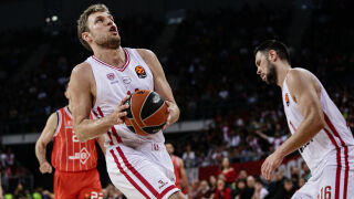 Везенков подпали София! Олимпиакос е №1 в Евролигата (ВИДЕО и СНИМКИ)